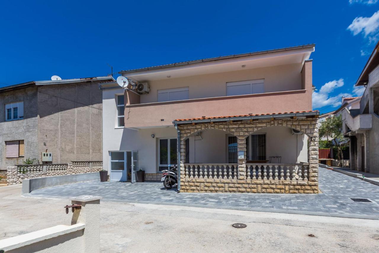 2Sis 2 Apartments زادار المظهر الخارجي الصورة